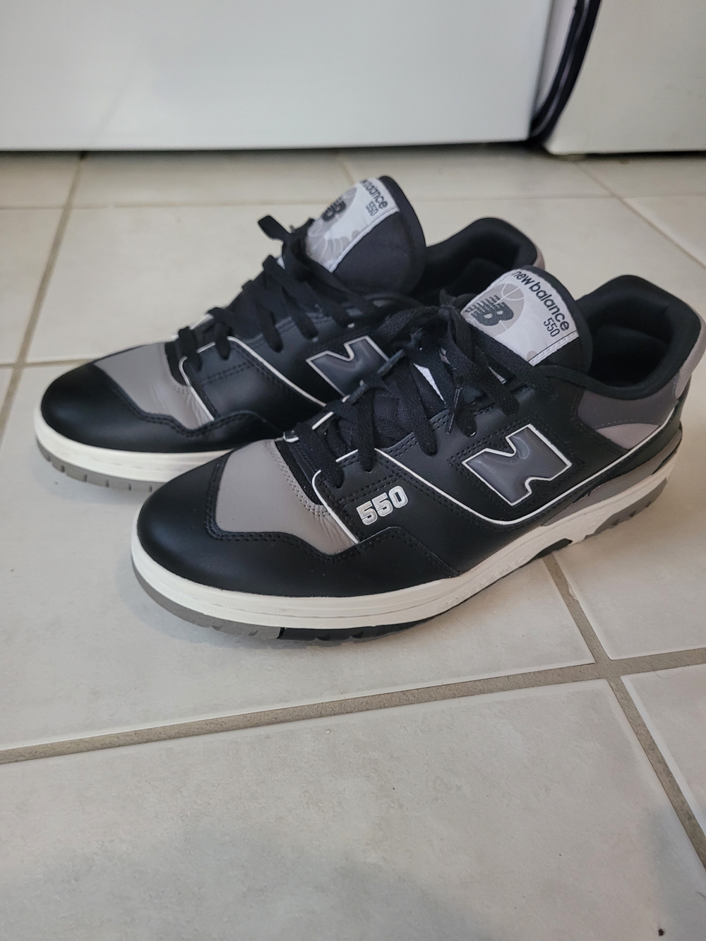 New Balance 550 Men's Low-Top Sneakers in Black & Gray